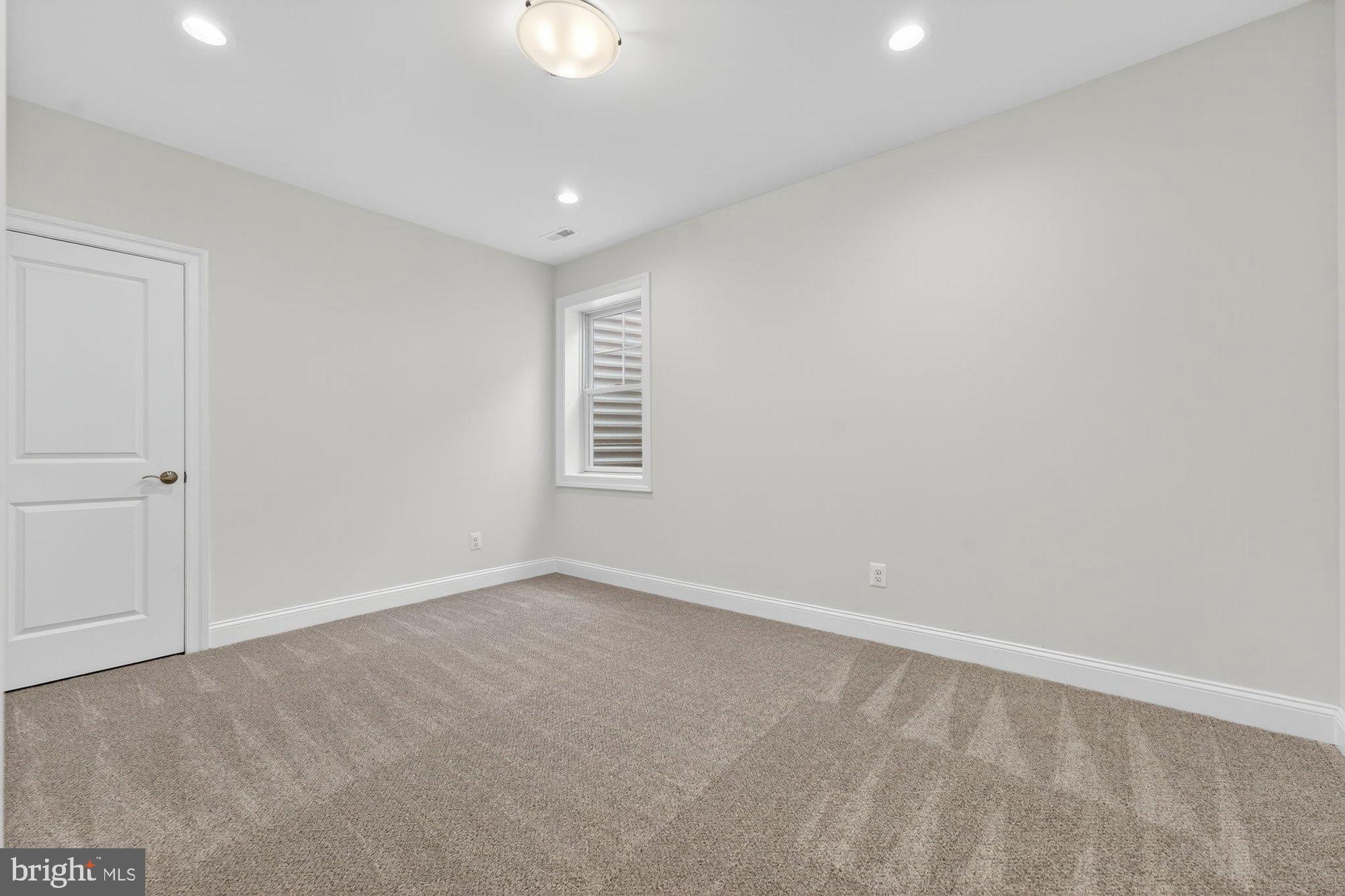 MANTUA - Residential