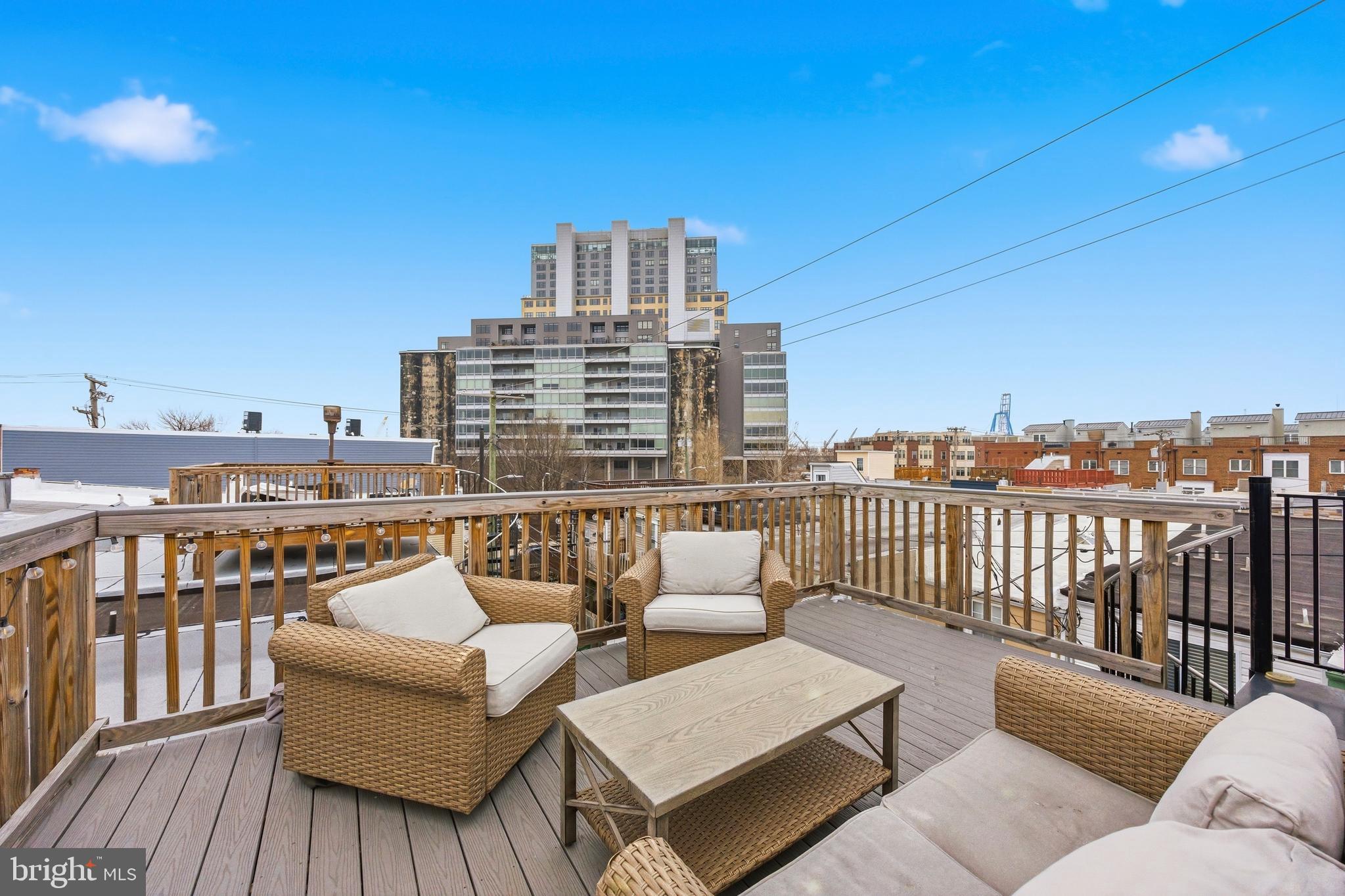 LOCUST POINT - Residential