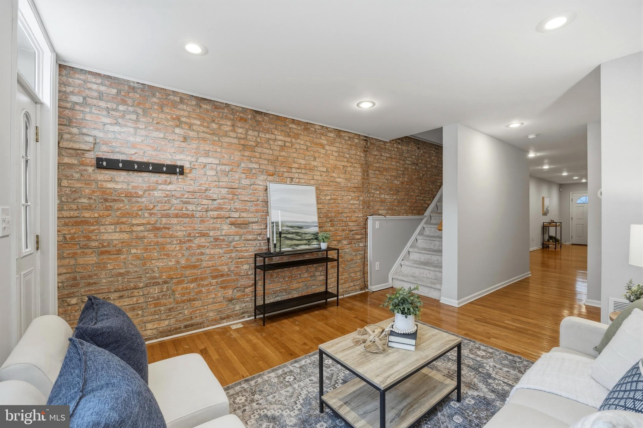 LOCUST POINT - Residential