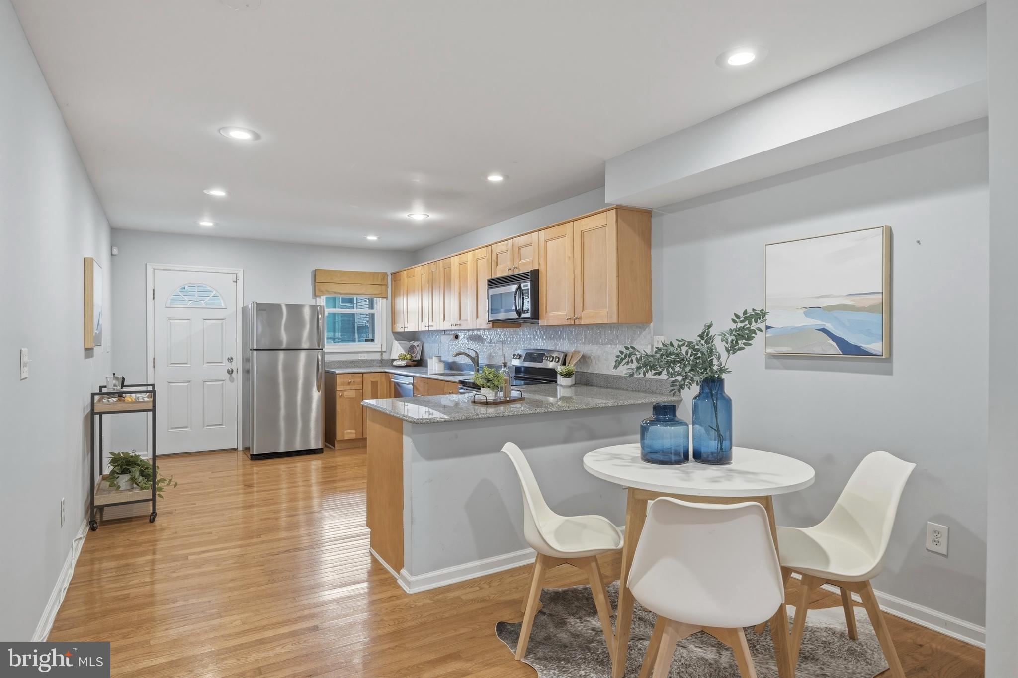 LOCUST POINT - Residential