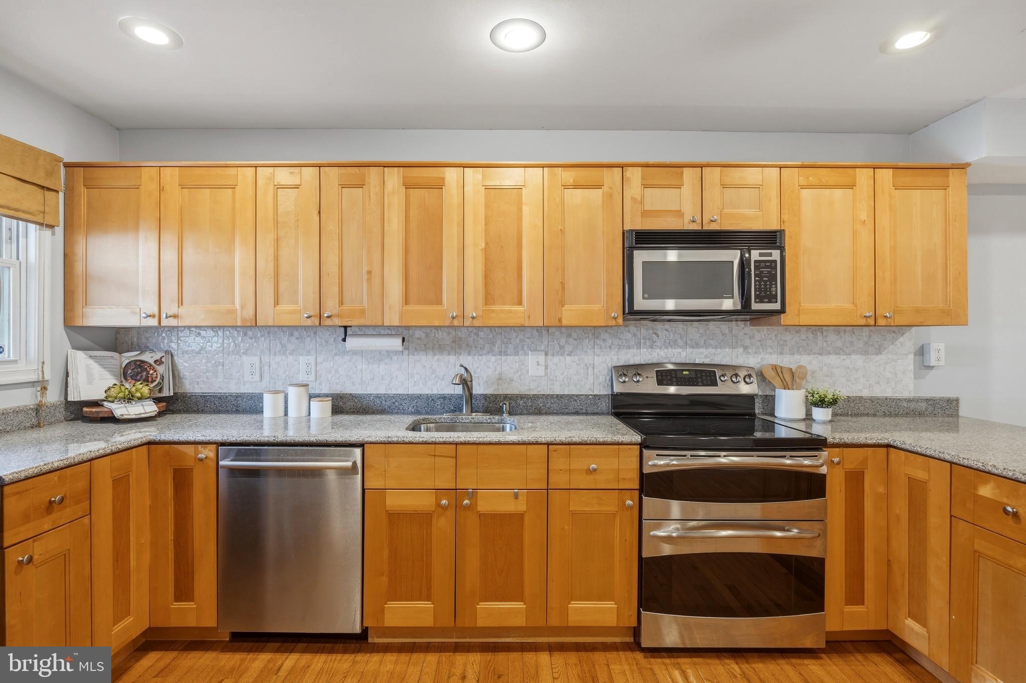 LOCUST POINT - Residential