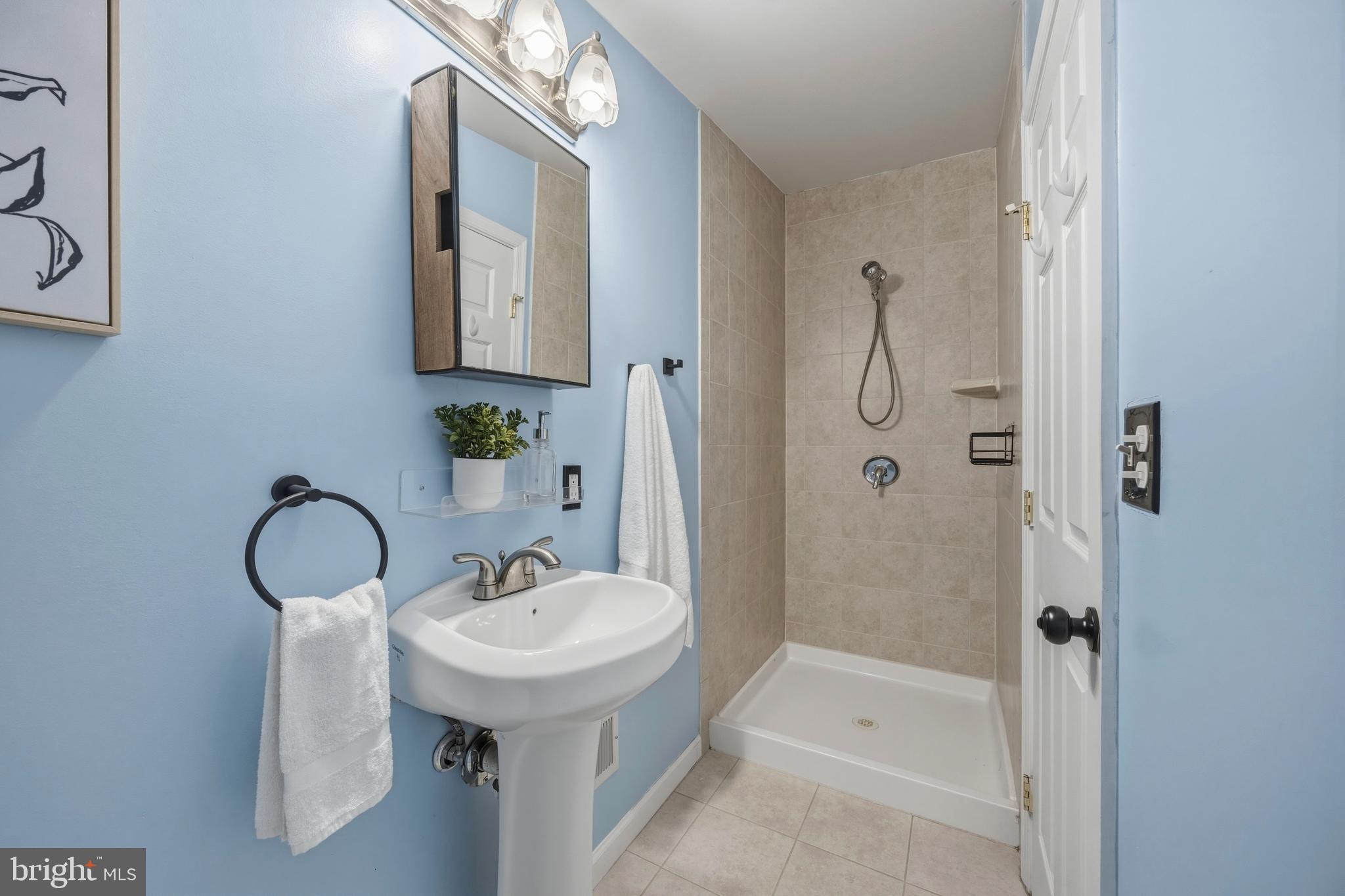 LOCUST POINT - Residential