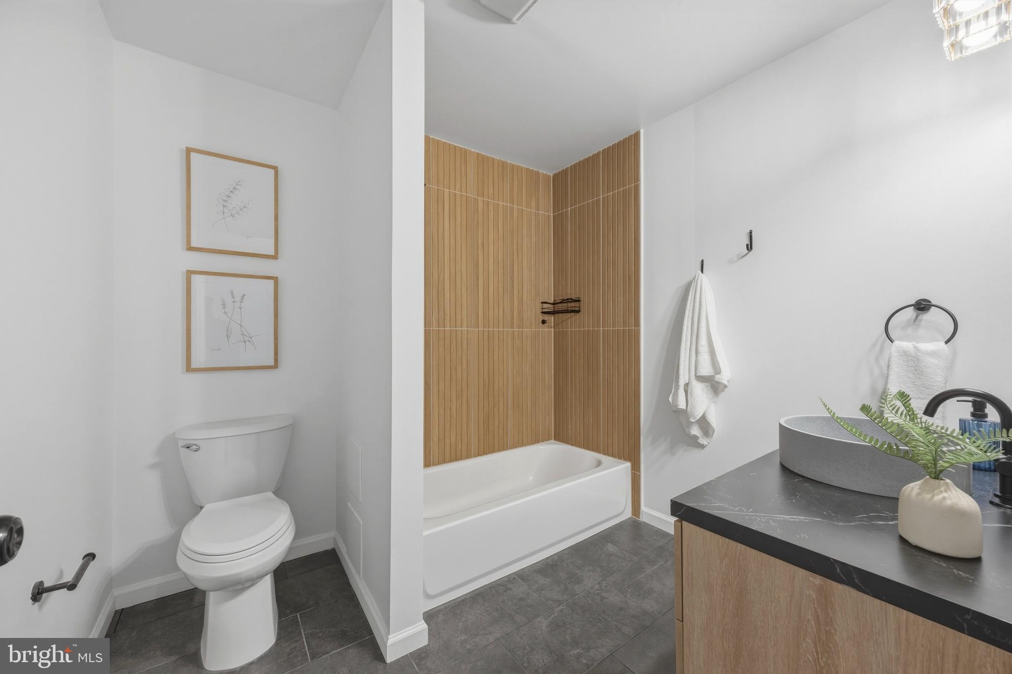 LOCUST POINT - Residential