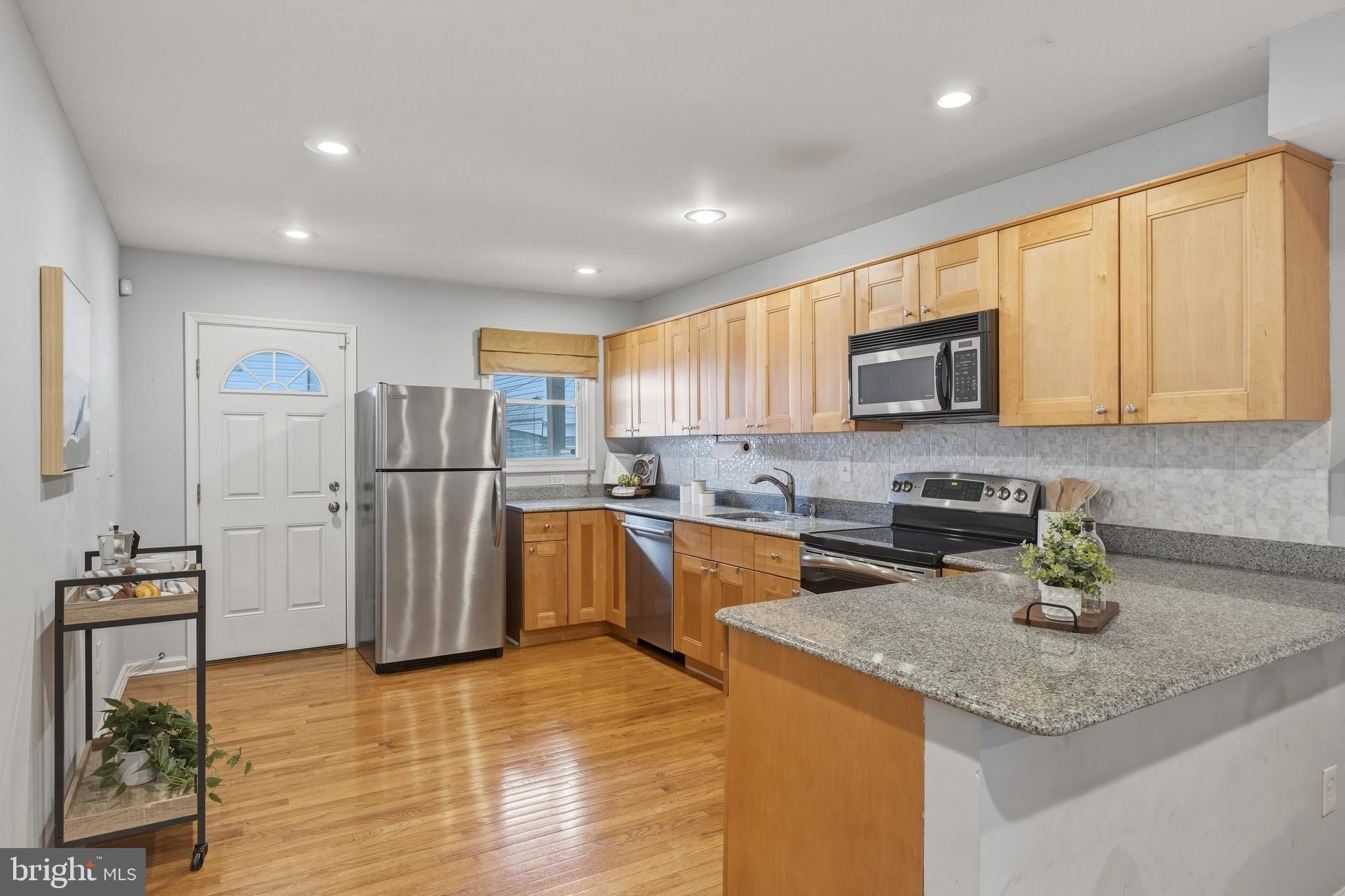 LOCUST POINT - Residential