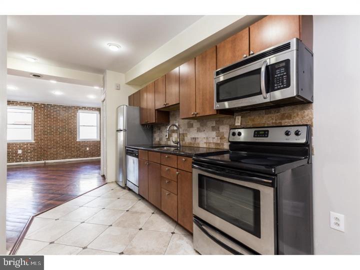 This beautifully maintained apartment offers hardwood floors, modern kitchens with granite countertops, stainless steel appliances, and in-unit washer/dryers. Tenants pay electric, a flat $65/month water fee.
Just steps from 16th & Girard, you're minutes from the Broad Street Line, I-76, and Kelly Drive for easy commuting. Surround yourself with the best of city living—grab coffee at Bold Coffee Bar, dine at Bar Hygge or Tela's Market, and get your sweat on at City Fitness or The YMCA. Fairmount Park, Eastern State Penitentiary, and the Art Museum are all just a quick bike ride away. Whether you're an investor or looking for house-hack potential, this is a golden opportunity in one of Philly’s fastest-growing neighborhoods!
