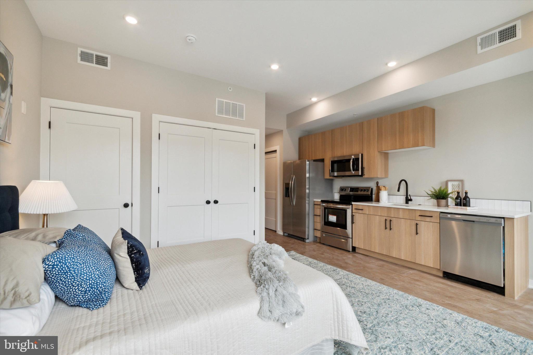 308 W CHELTEN AVENUE 408