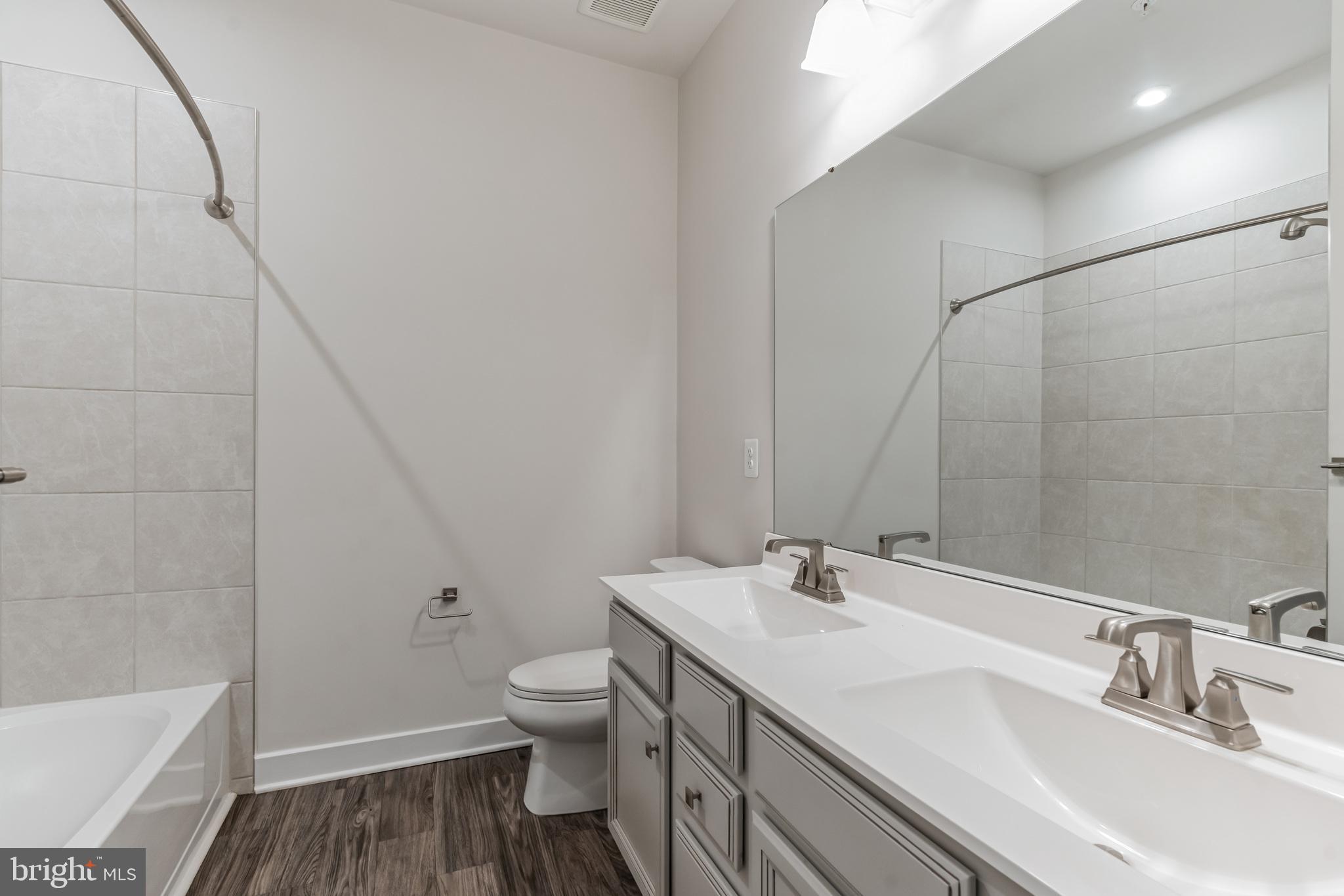 OAKDALE VILLAGE - Residential