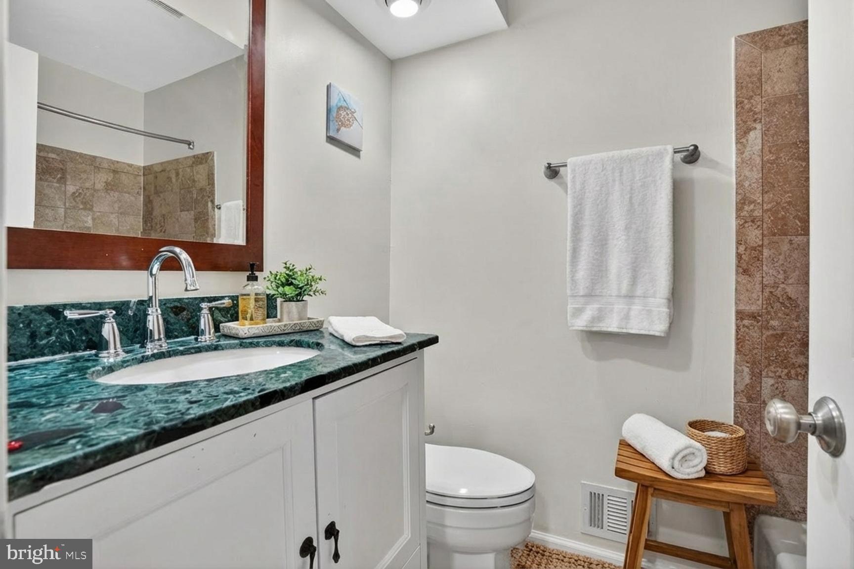 NEW GATE - Residential Lease