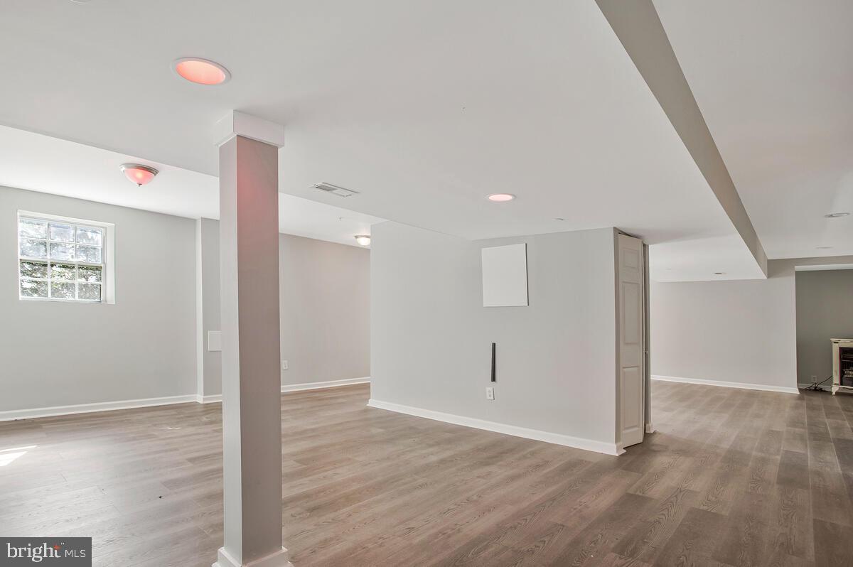 WESTPHALIA WOODS - Residential Lease