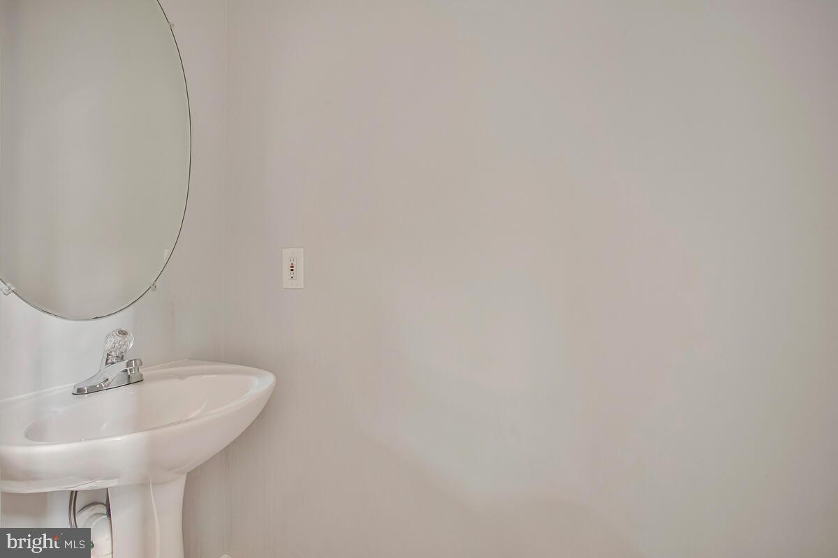 WESTPHALIA WOODS - Residential Lease