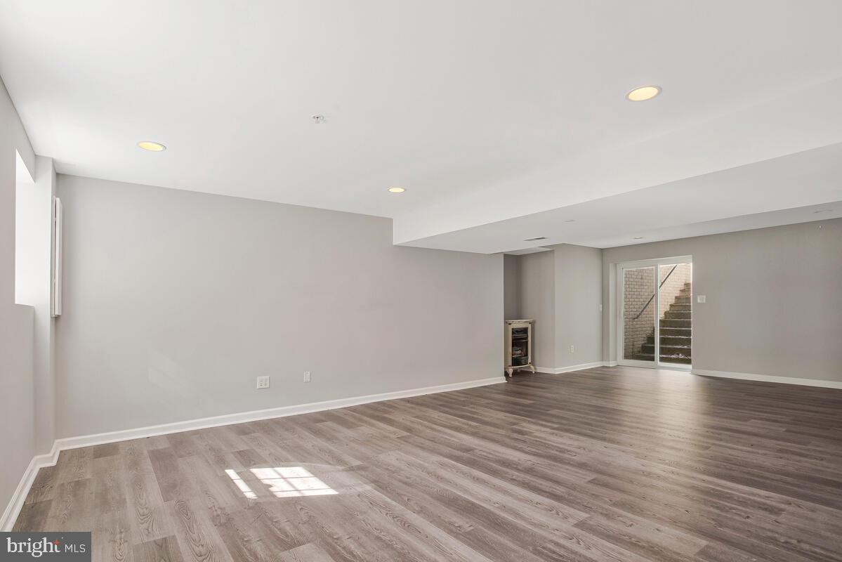 WESTPHALIA WOODS - Residential Lease