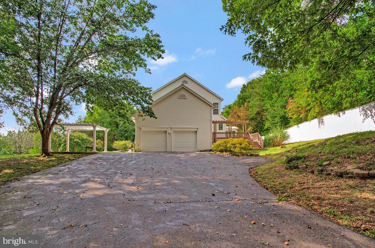 WESTPHALIA WOODS - Residential Lease