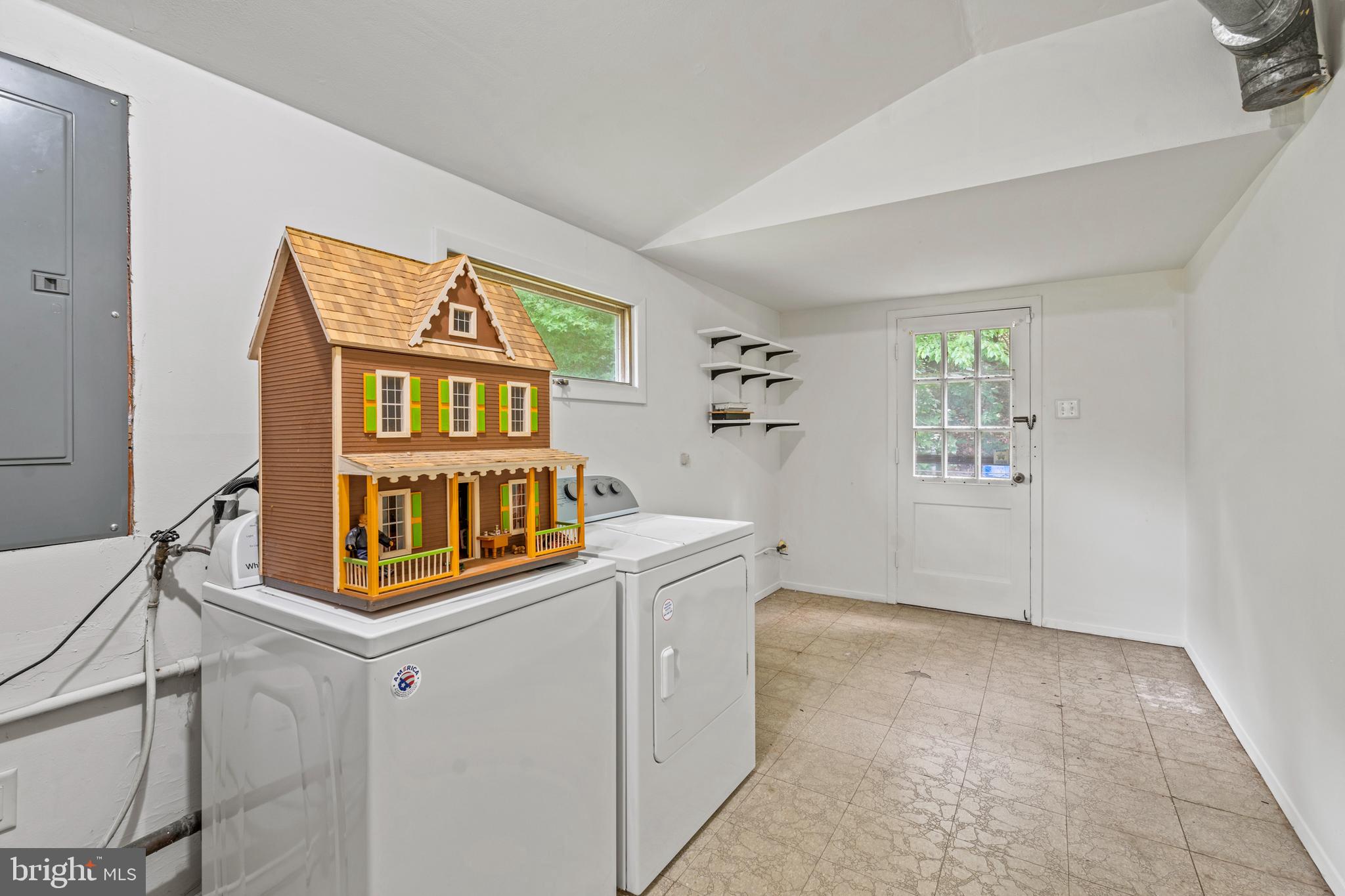 YORKTOWN - Residential