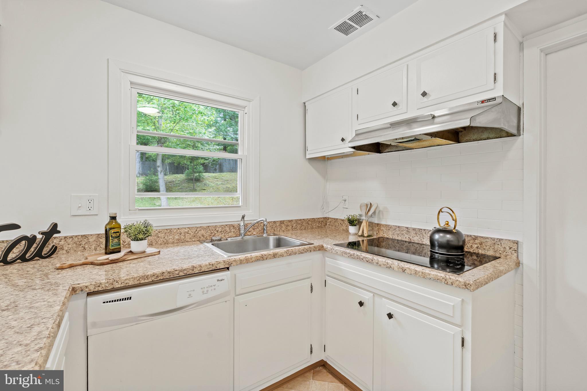 YORKTOWN - Residential