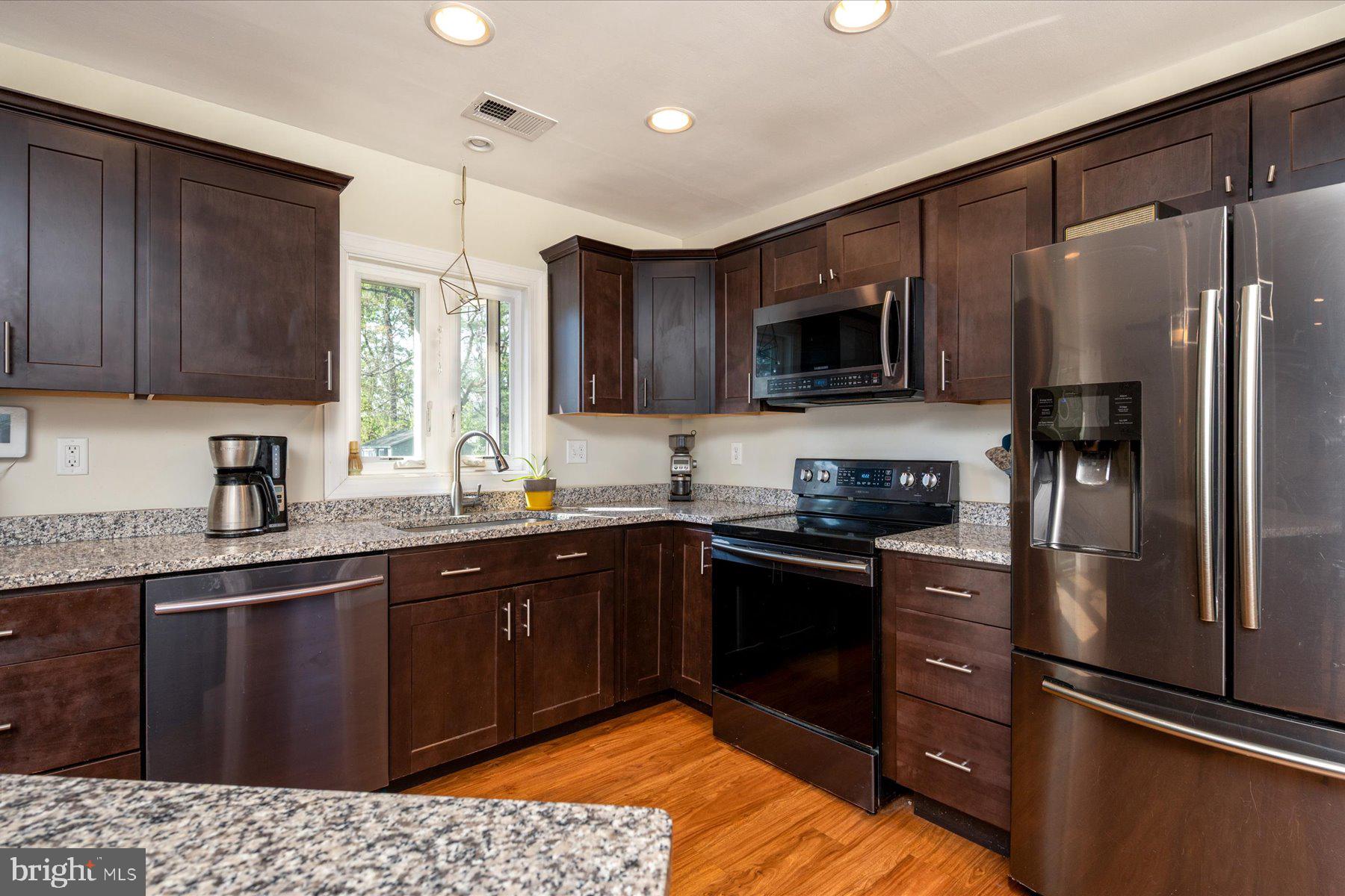 RIVERDALE PARK - Residential