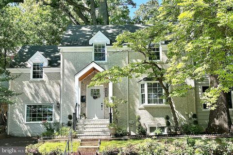Photo of 2700 S Grant Street, ARLINGTON, VA 22202 (MLS # VAAR2073072)