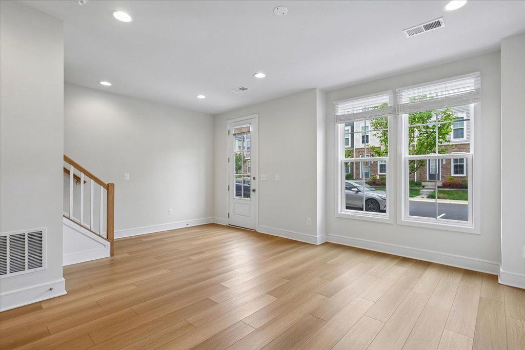 Photo of 6703 Upland Manor Drive, GAINESVILLE, VA 20155 (MLS # VAPW2119148)