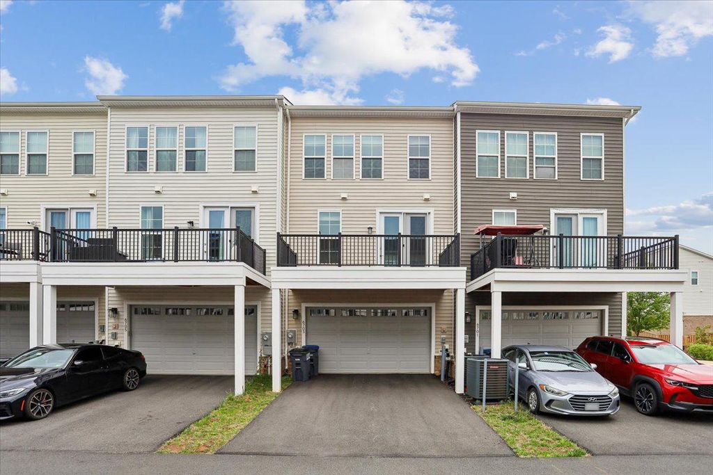 Photo of 6703 Upland Manor Drive, GAINESVILLE, VA 20155 (MLS # VAPW2119148)