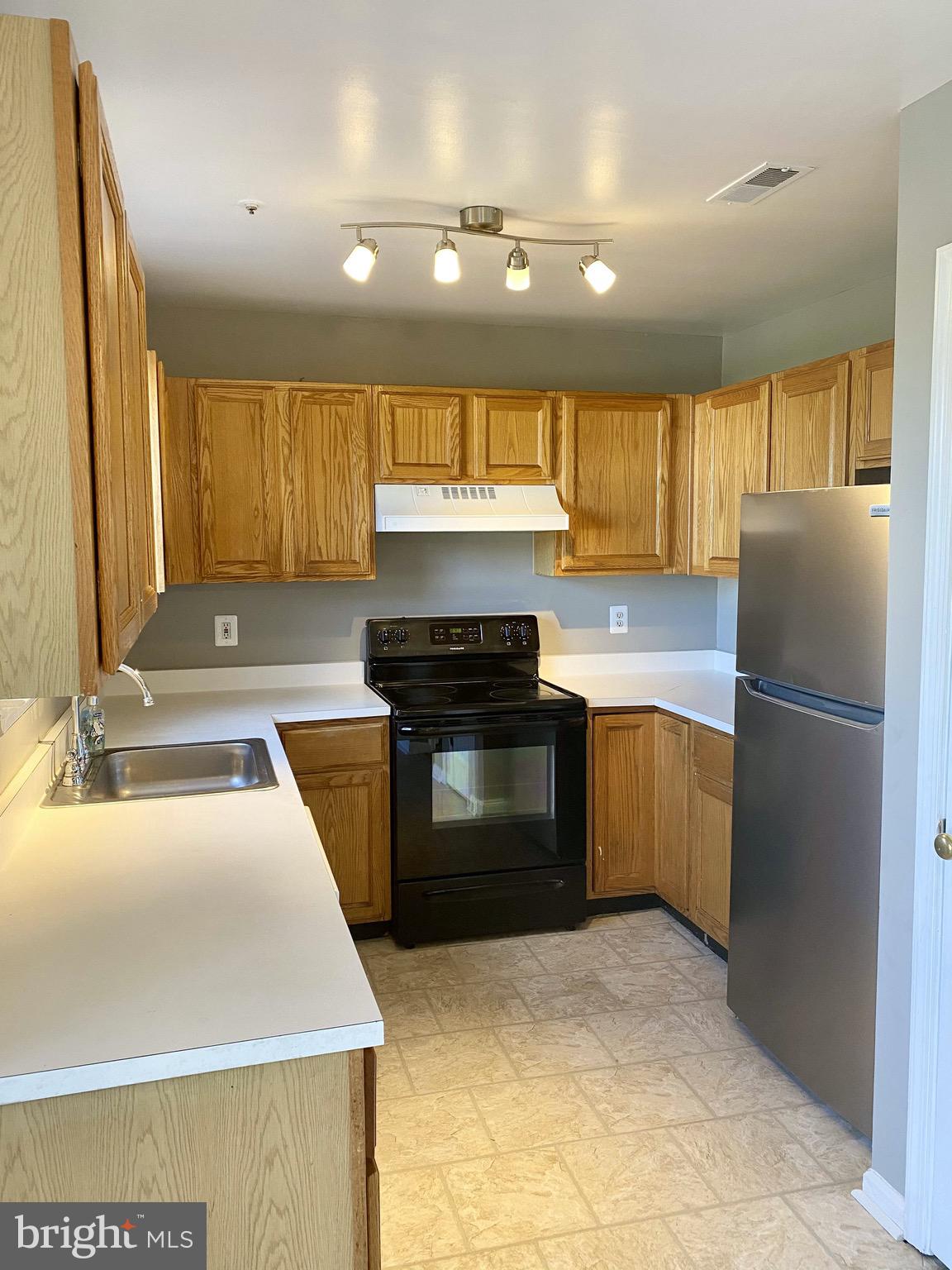 PENNSYLVANIA CROSSING - Residential Lease