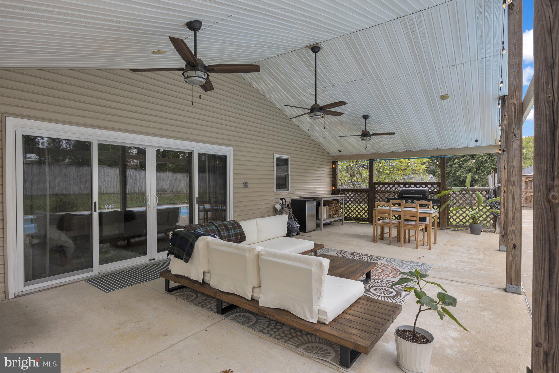 SPOUT HILL MANOR - Residential