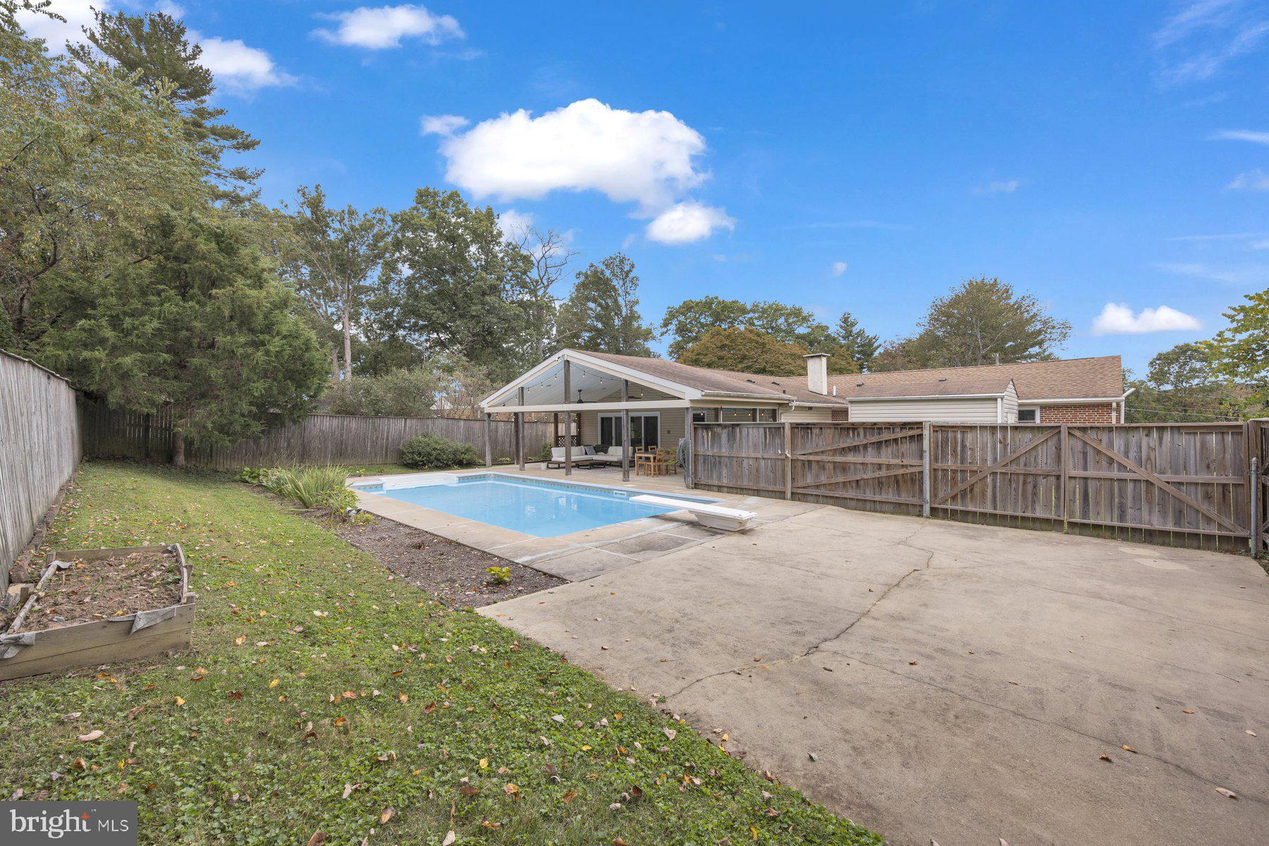 SPOUT HILL MANOR - Residential