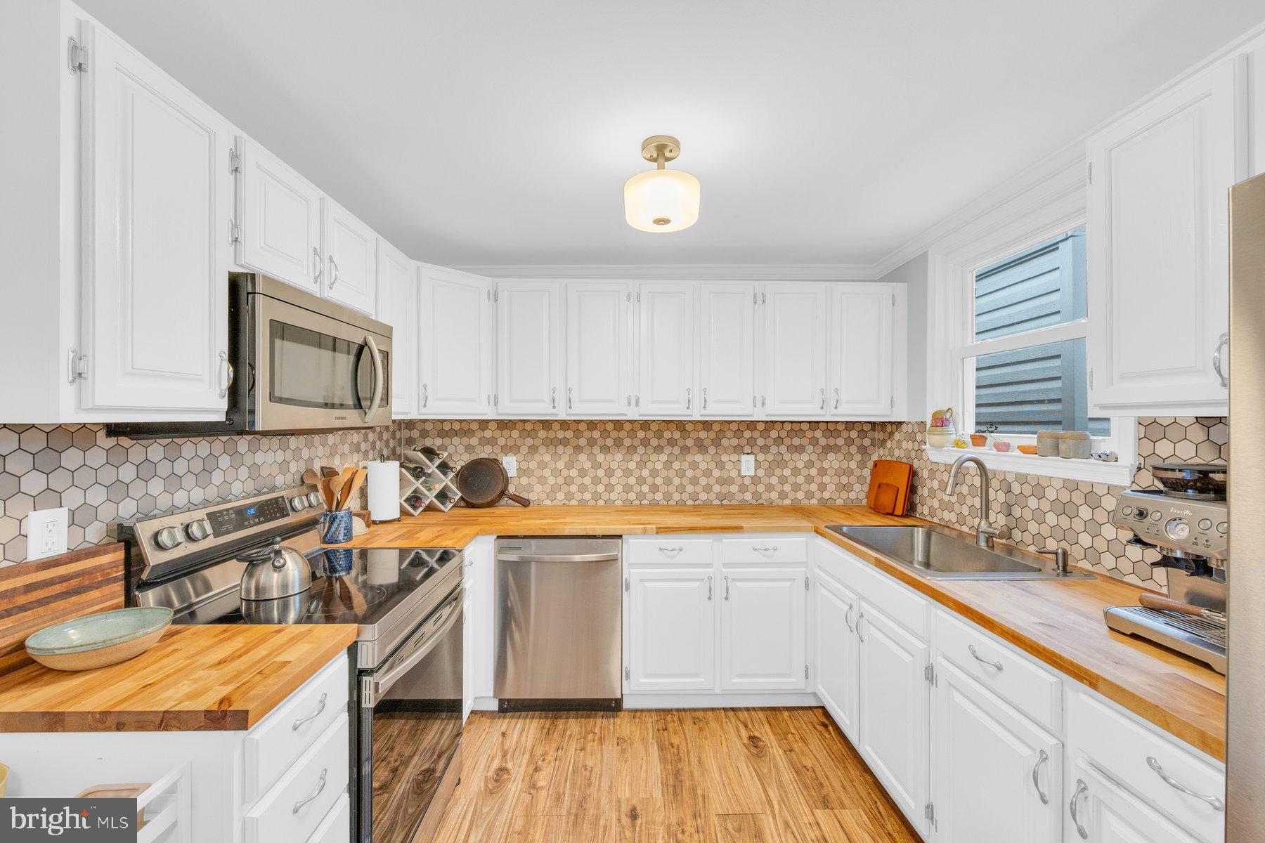 SPOUT HILL MANOR - Residential