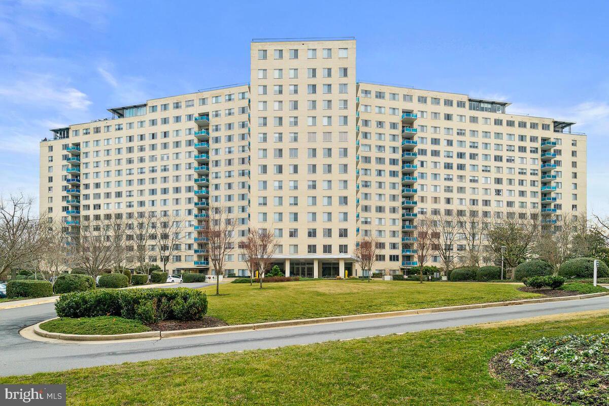 10401 GROSVENOR PLACE 722