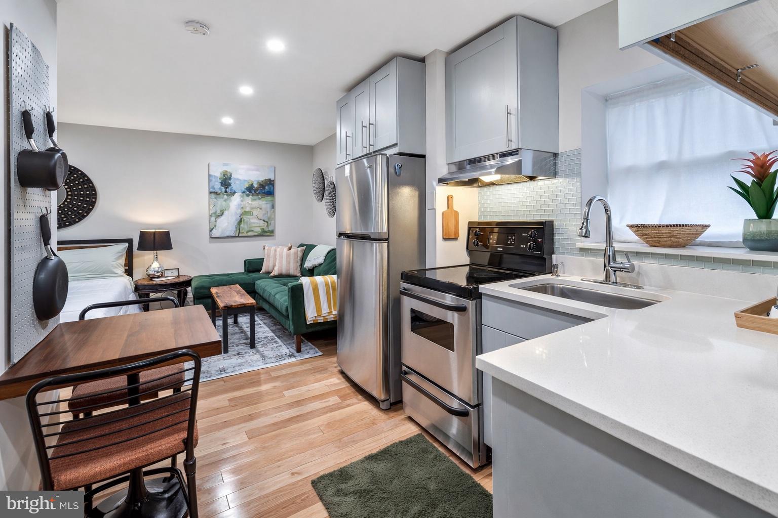 1900 15TH STREET NW 4