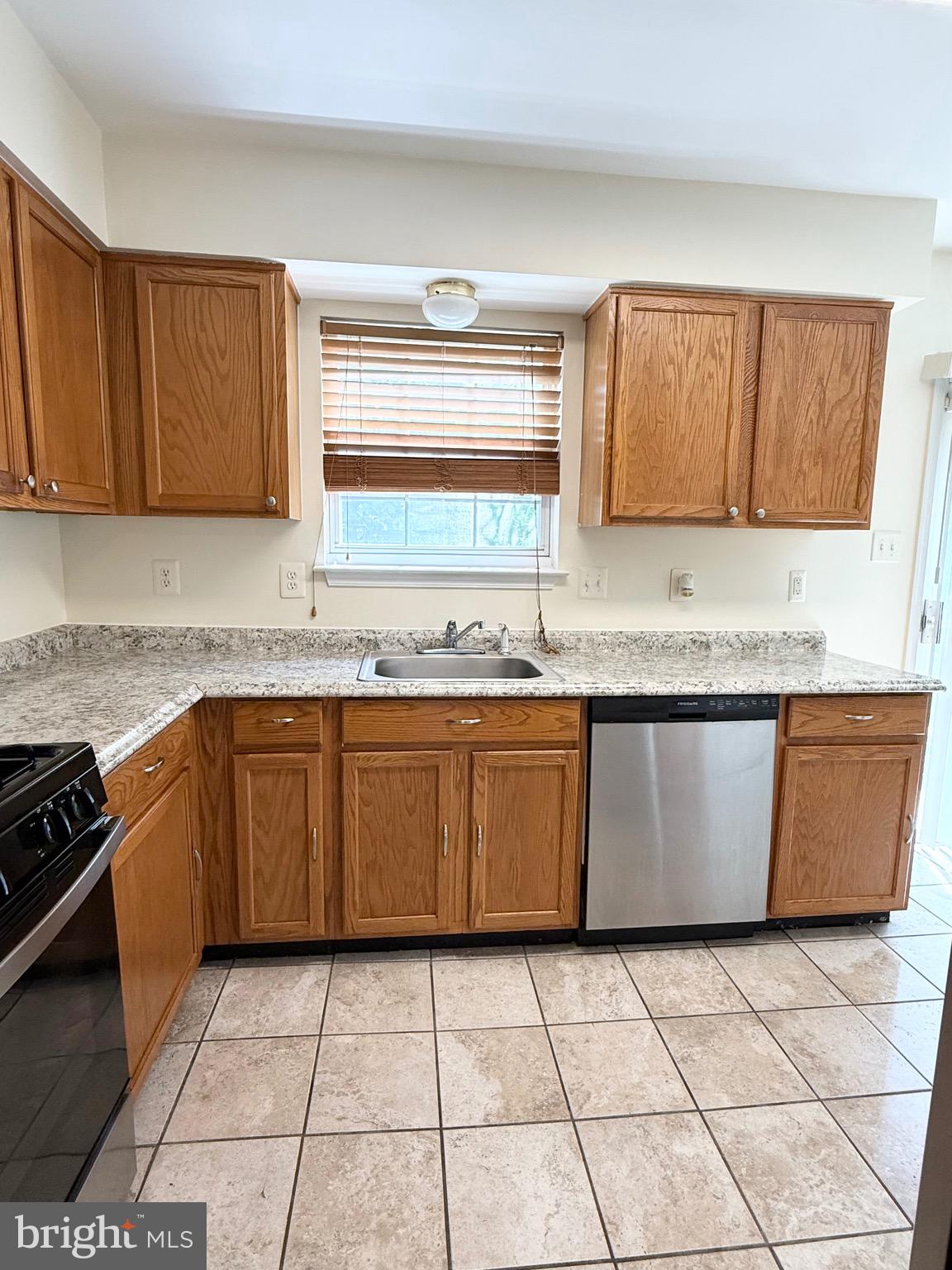 CRISPIN WOODS - Residential Lease