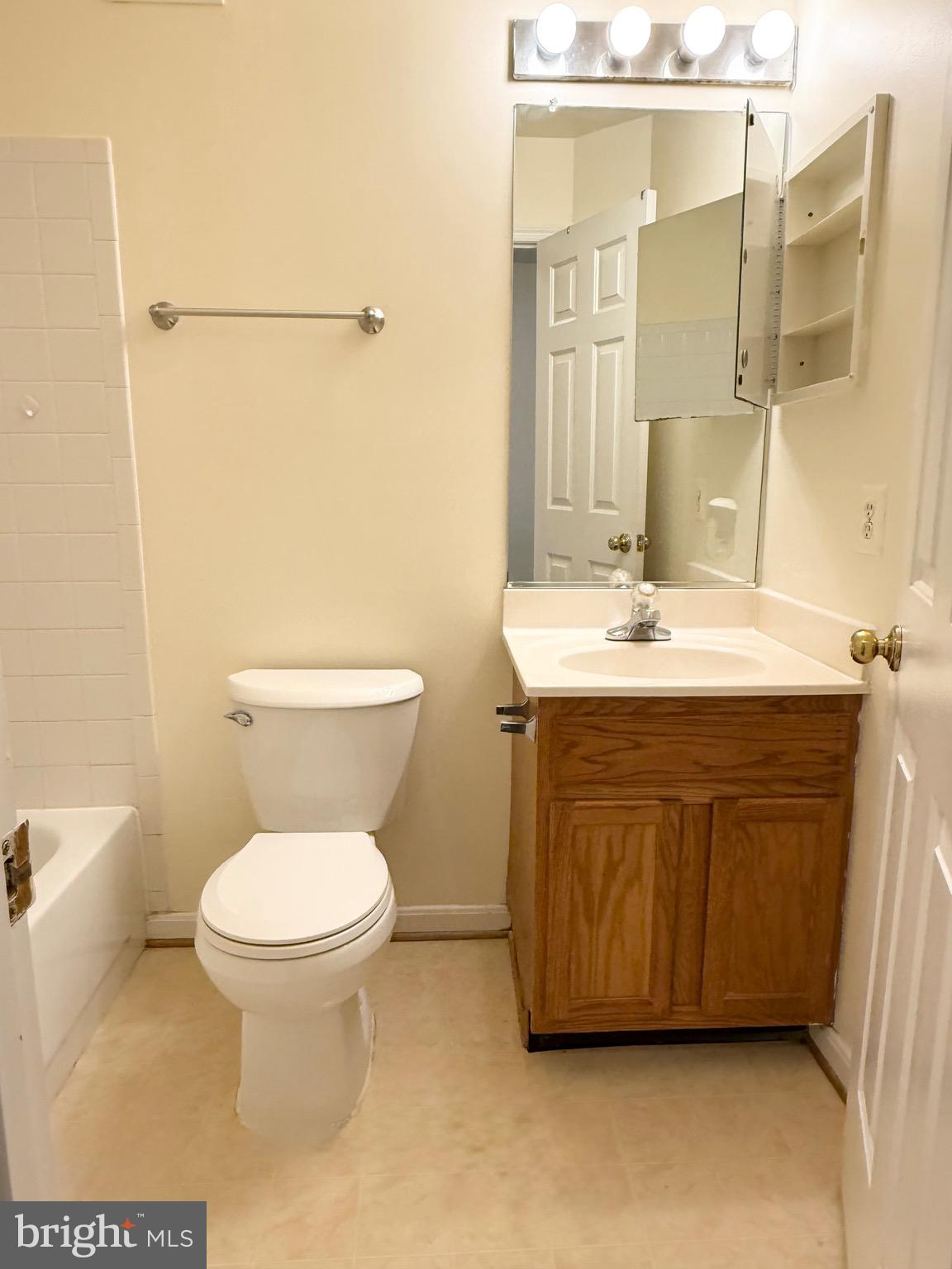 CRISPIN WOODS - Residential Lease