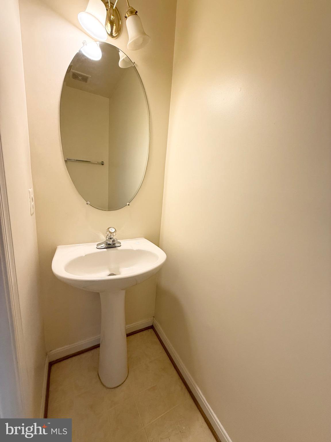 CRISPIN WOODS - Residential Lease