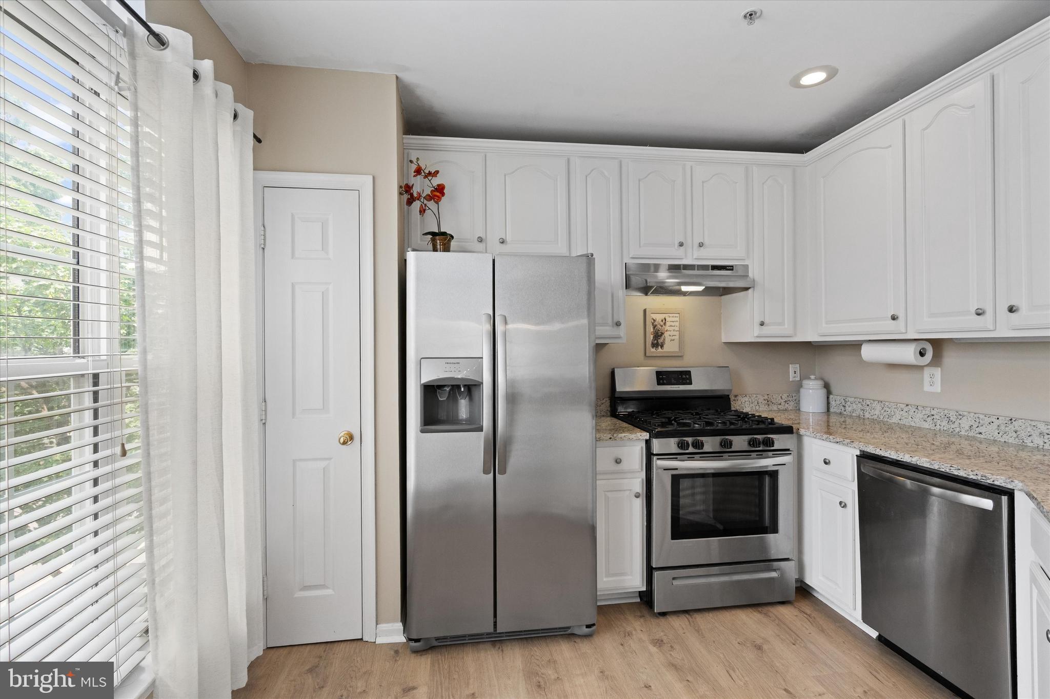 LAKESIDE AT SOUTH RIDING - Residential