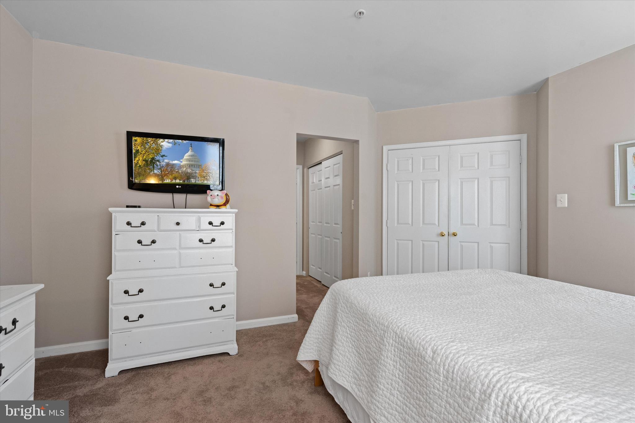 LAKESIDE AT SOUTH RIDING - Residential