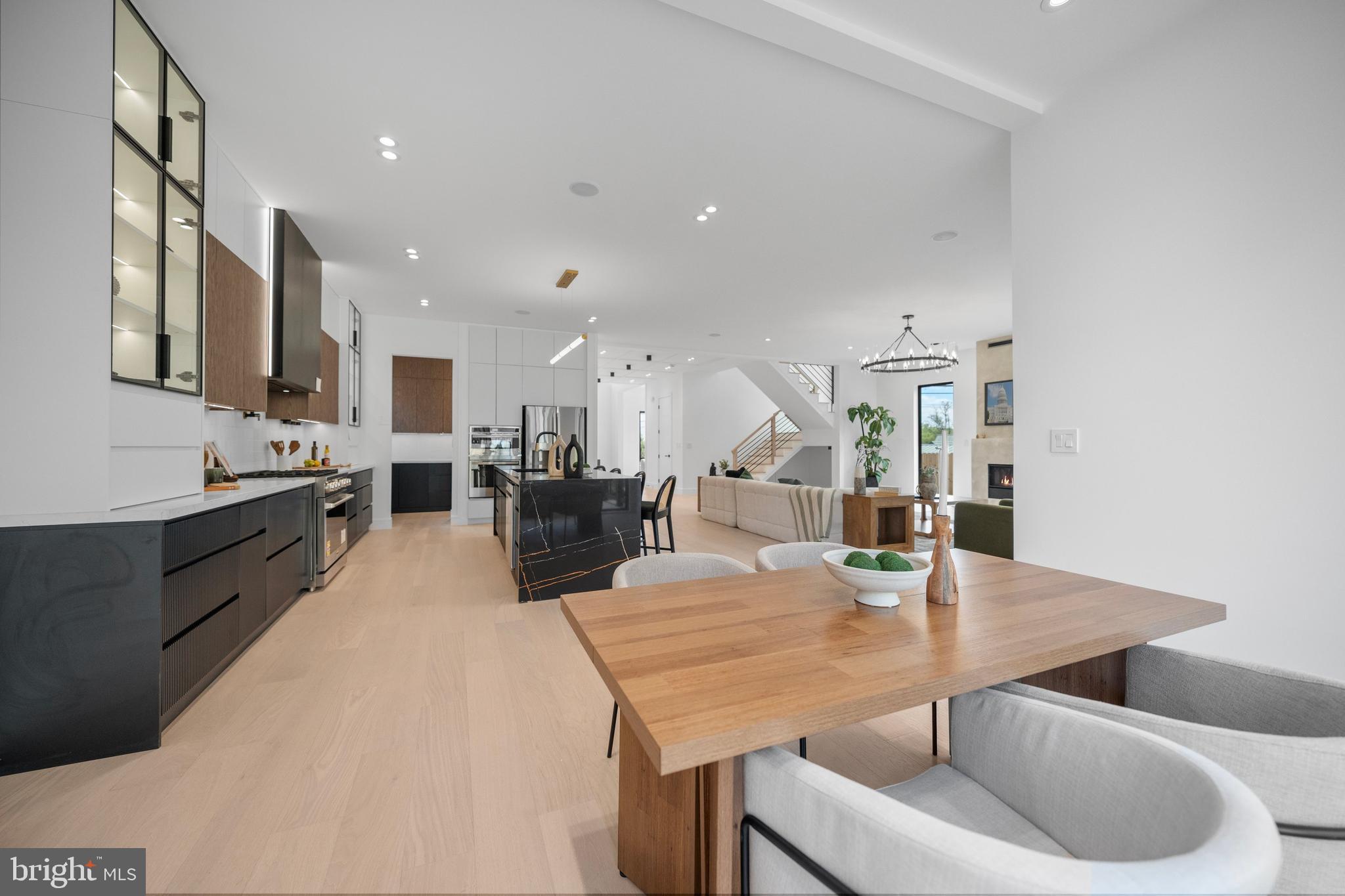 WEST LAWN - Residential