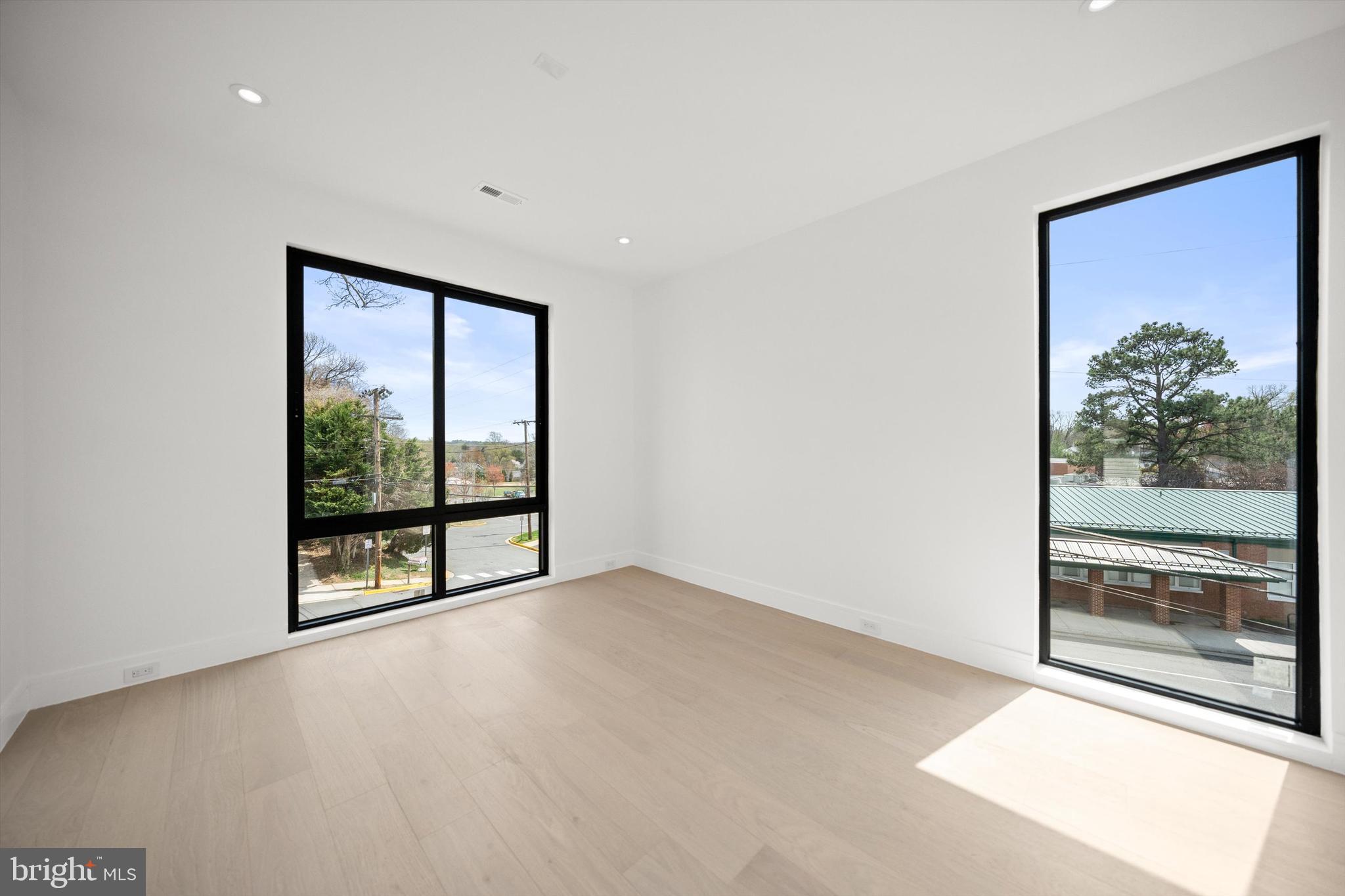 WEST LAWN - Residential