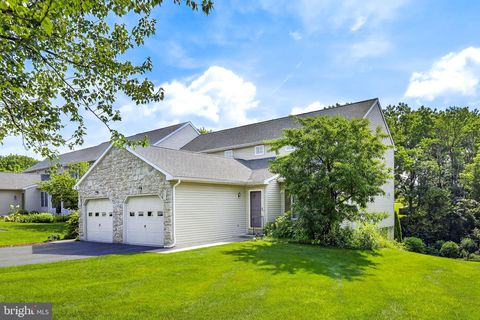 Photo of 501 Meadowlark Lane, MANHEIM, PA 17545 (MLS # PALA2073278)