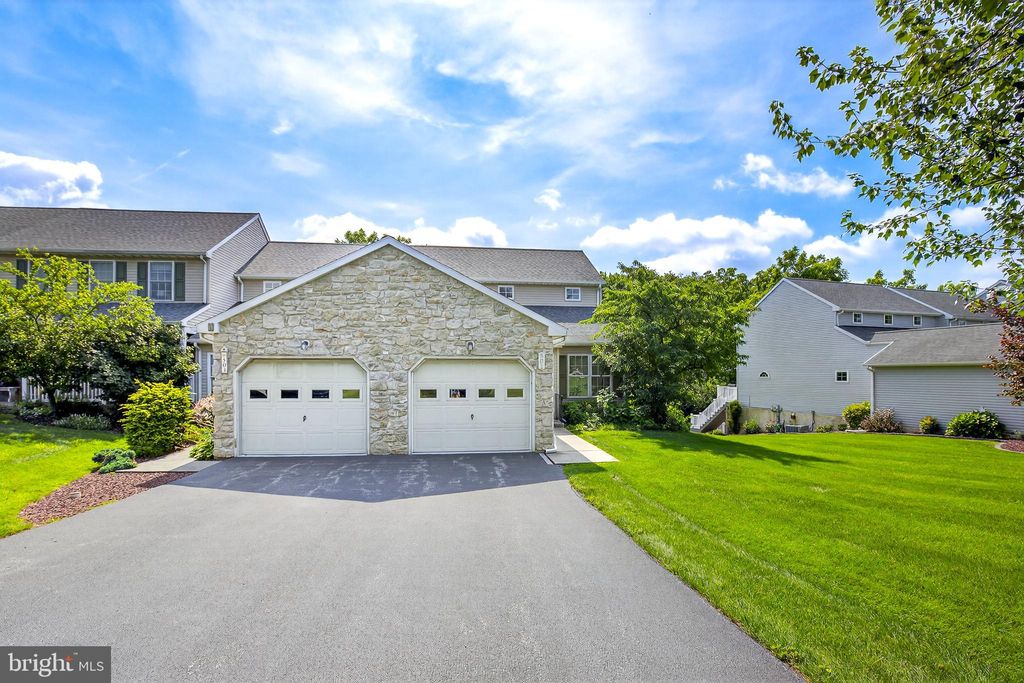 Photo of 501 Meadowlark Lane, MANHEIM, PA 17545 (MLS # PALA2073278)