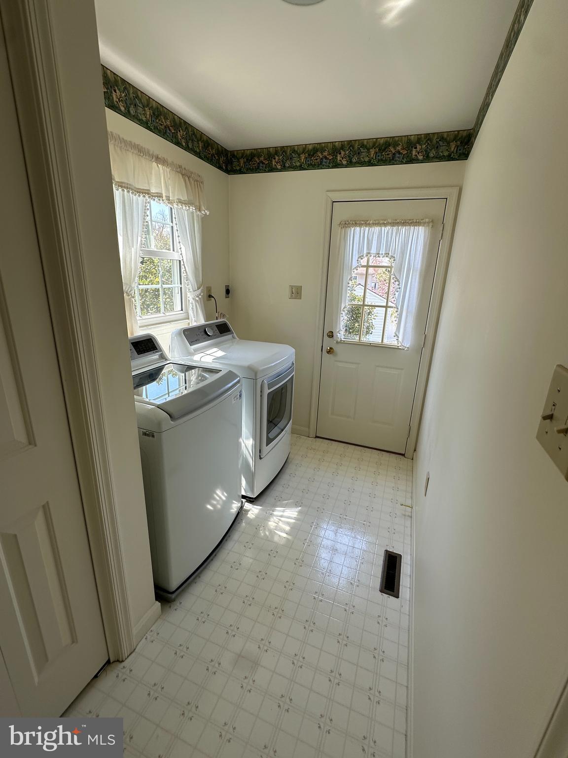 LOGANS RUN - Residential