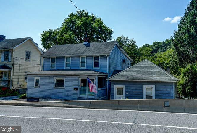 Main image without alt text