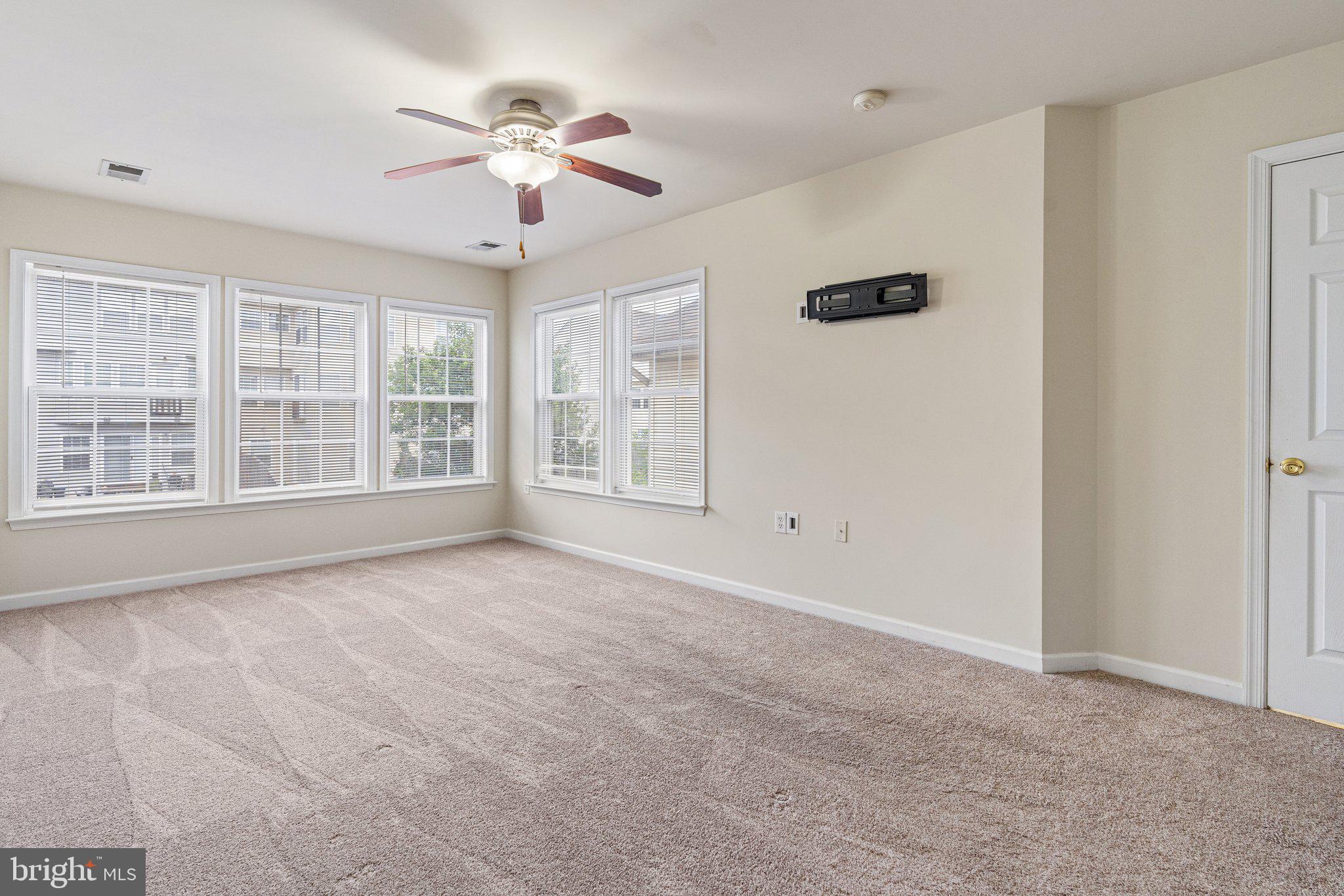 COUNTY GREEN - Residential