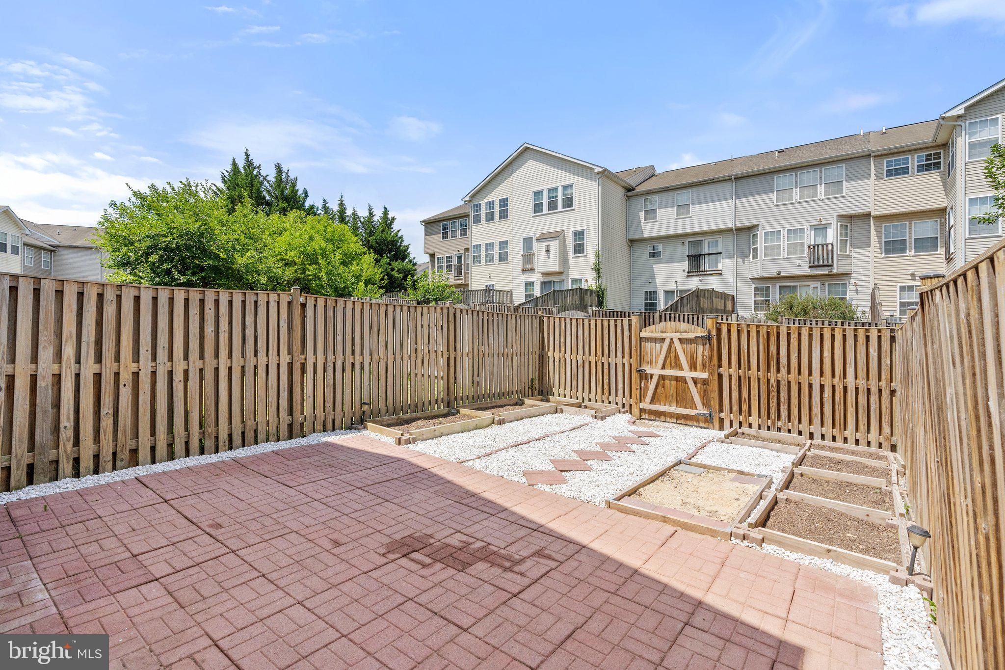 COUNTY GREEN - Residential