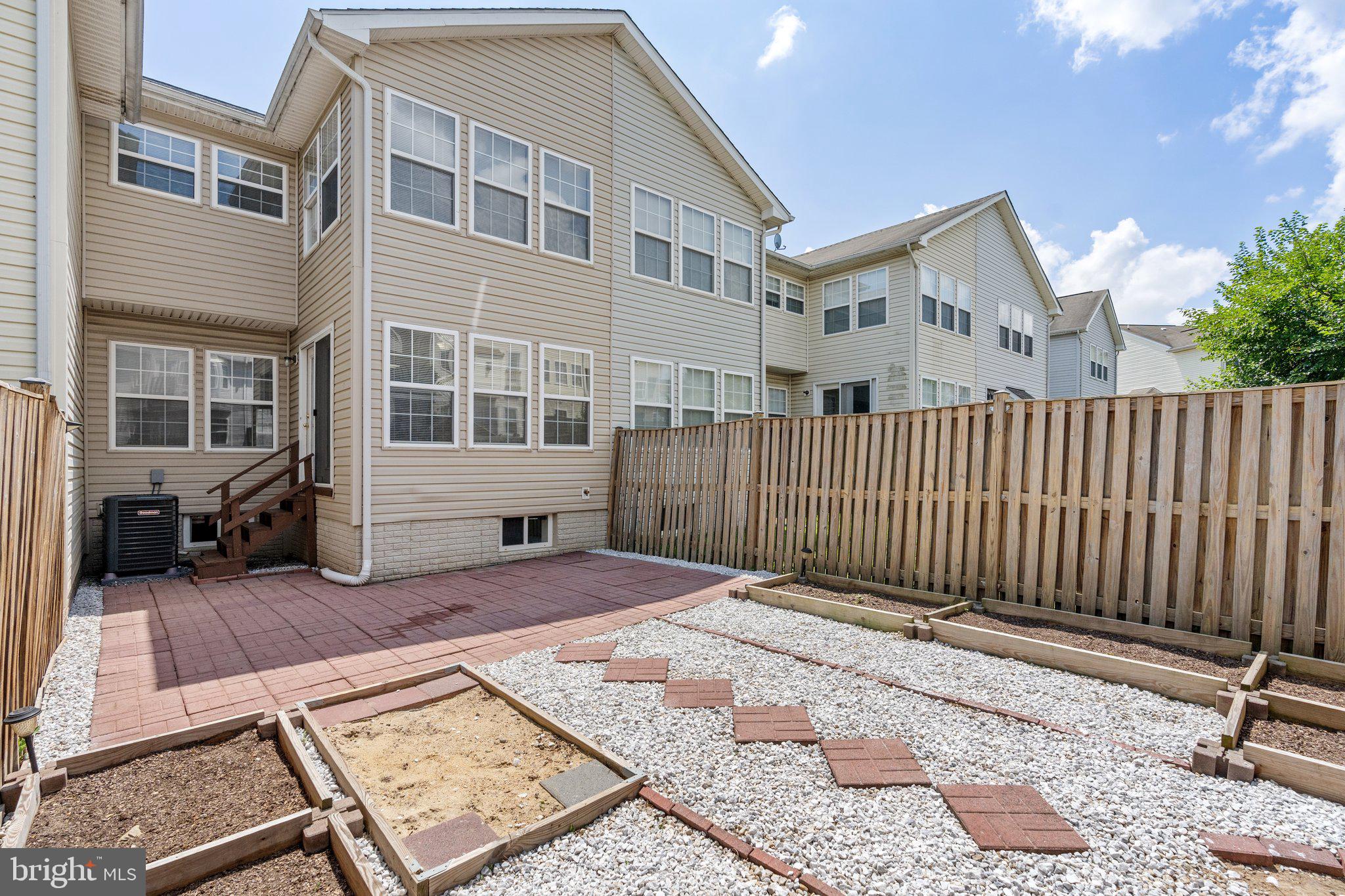 COUNTY GREEN - Residential