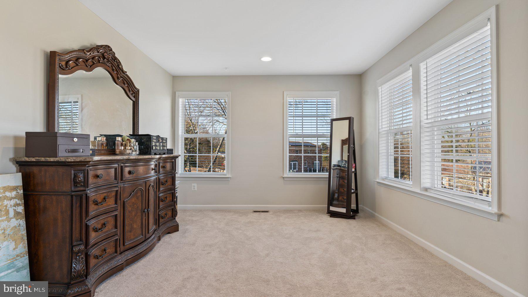 TANTALLON SQUARE - Residential