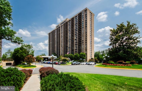 Photo of 3705 S George Mason Drive #902S, FALLS CHURCH, VA 22041 (MLS # VAFX2331258)