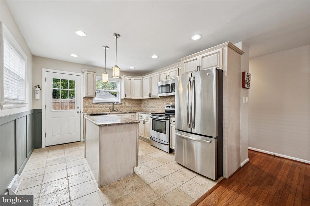 Photo of 3 S Bonsall Avenue, GLENOLDEN, PA 19036 (MLS # PADE2102244)