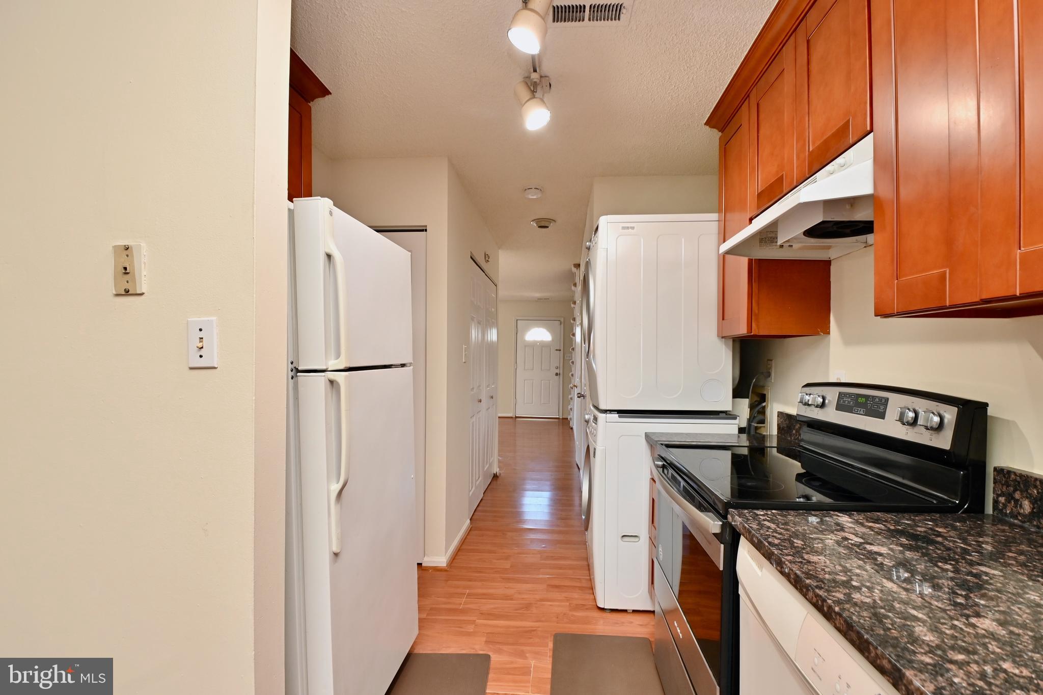 PORT O DUMFRIES - Residential Lease