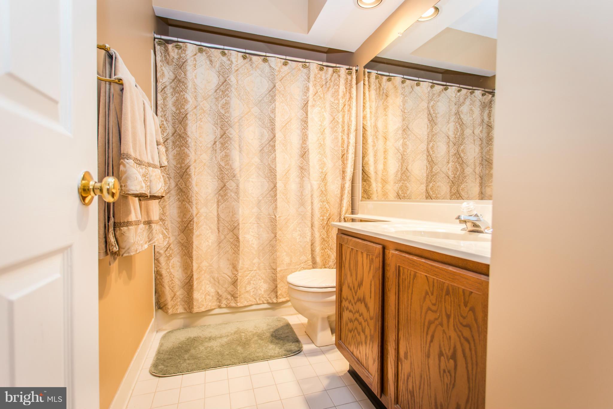 HAMPTON OAKS - Residential