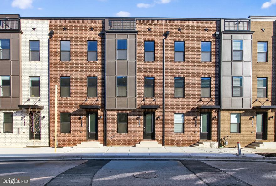 TOTAL INCENTIVE HAS BEEN APPLIED TO THE PRICE ** WITH USE OF APPROVED LENDER AND TITLE!
MOVE-IN READY! An open-concept 4 level townhome with modern finishes and an urban aesthetic! Enter the home through the main entryway or rear load 1-car garage, both of which lead into a spacious rec room with powder room. Ascending to the second level, you will discover the main living space comprised of a sunlit family room, luxury chef kitchen with an oversized island, the dining room is complete with a sliding glass door and rear deck access. When it's time to relax, retreat to the primary suite, a private getaway that can be found on the third level of the townhome. Spacious by design, this suite offers large closets and a spa-like bath room complete with a dual sink vanity, private water closet, and roman shower. The laundry room is also located on the third level, conveniently accessible from the primary suite and secondary bedroom. Enjoy stunning views from the fourth floor loft deck, a private outdoor living area perfect for entertaining family, friends, and loved ones. The fourth floor offers a 3rd bedroom and full bathroom, spacious rec room with wet bar. ***THIS PROPERTY MAY QUALIFY FOR THE BROWNFIELD TAX CREDIT. WHICH COULD RESULT IN UP TO A 70% REDUCTION IN ANNUAL CITY PROPERTY TAXES FOR TEN YEARS***