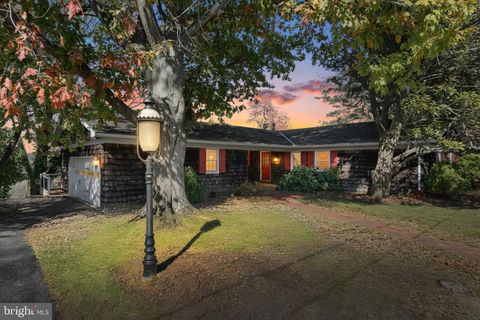 Photo of 150 E Ridge Avenue, GLEN ROCK, PA 17327 (MLS # PAYK2092902)