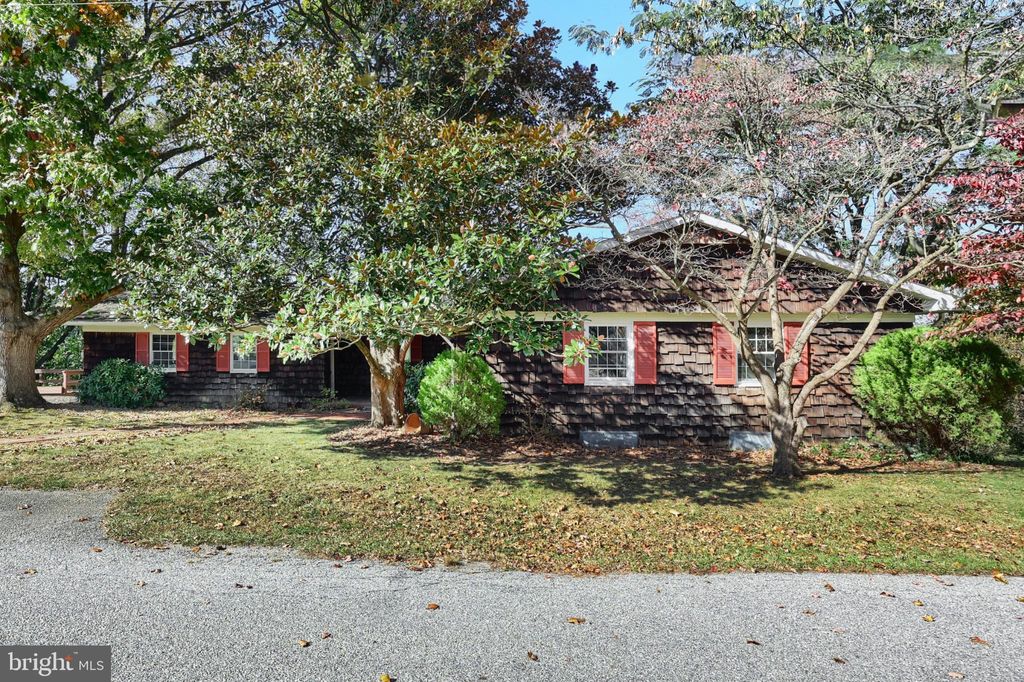 Photo of 150 E Ridge Avenue, GLEN ROCK, PA 17327 (MLS # PAYK2092902)